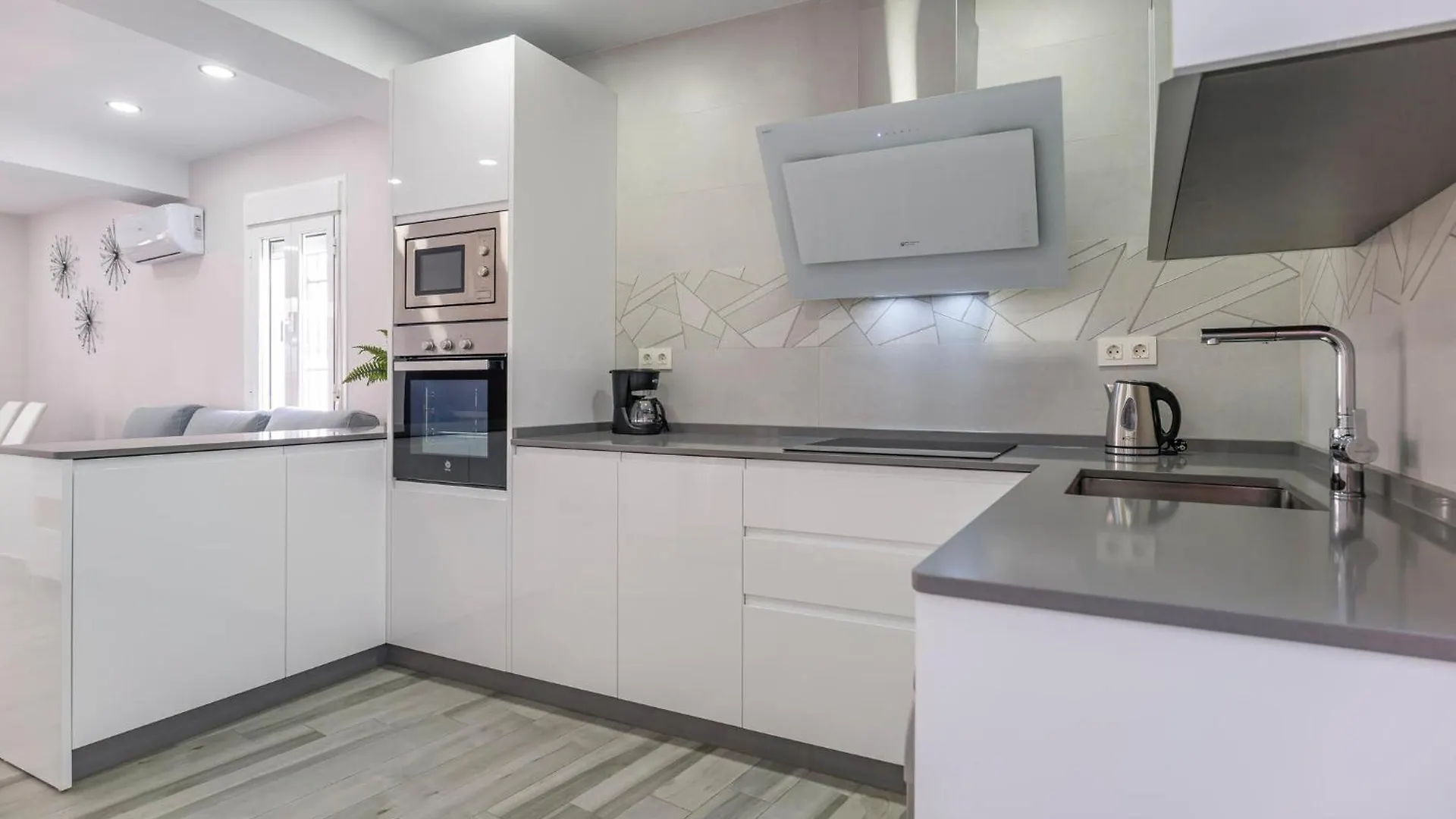 Two-Bedroom Stunning Home In El Gastor 0*,